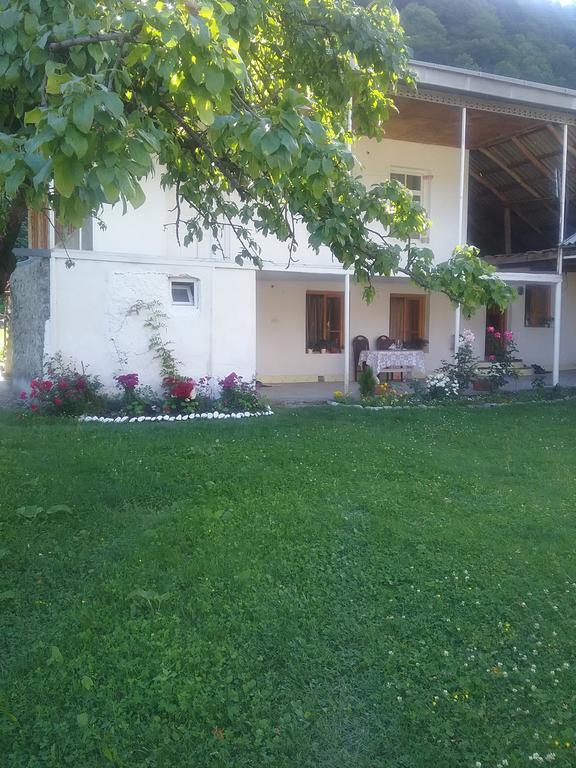 Guest House Anisa Birkiani Екстериор снимка